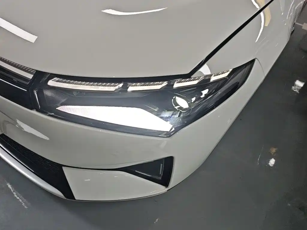 XPeng P5 — миниатюра 24