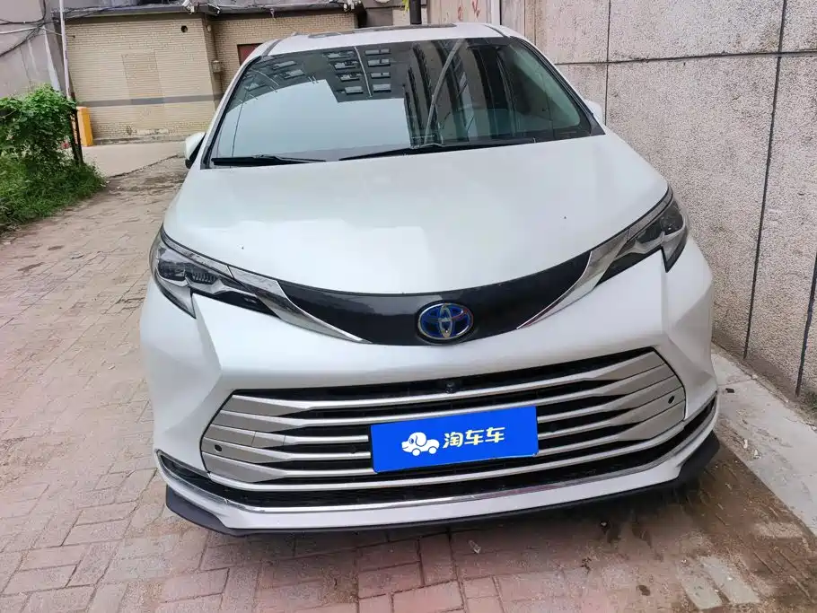 Toyota Sienna — миниатюра 2