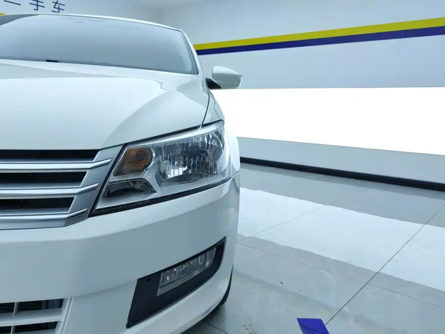 Volkswagen Santana — миниатюра 5