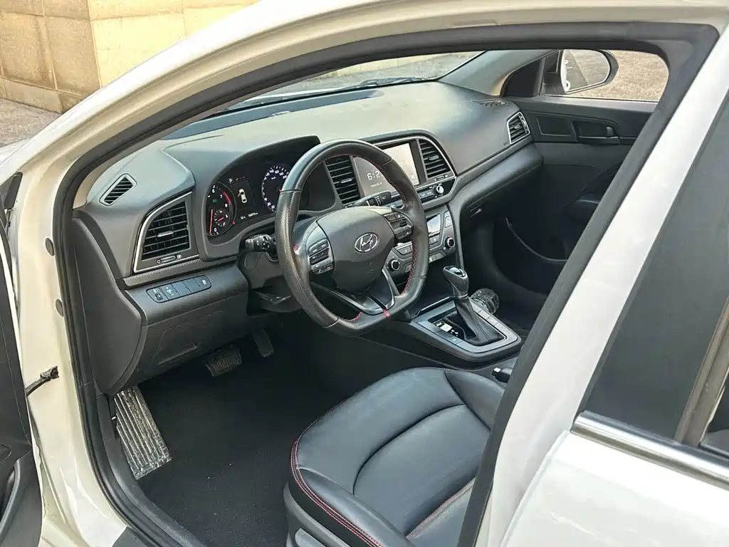 Hyundai Elantra — миниатюра 5