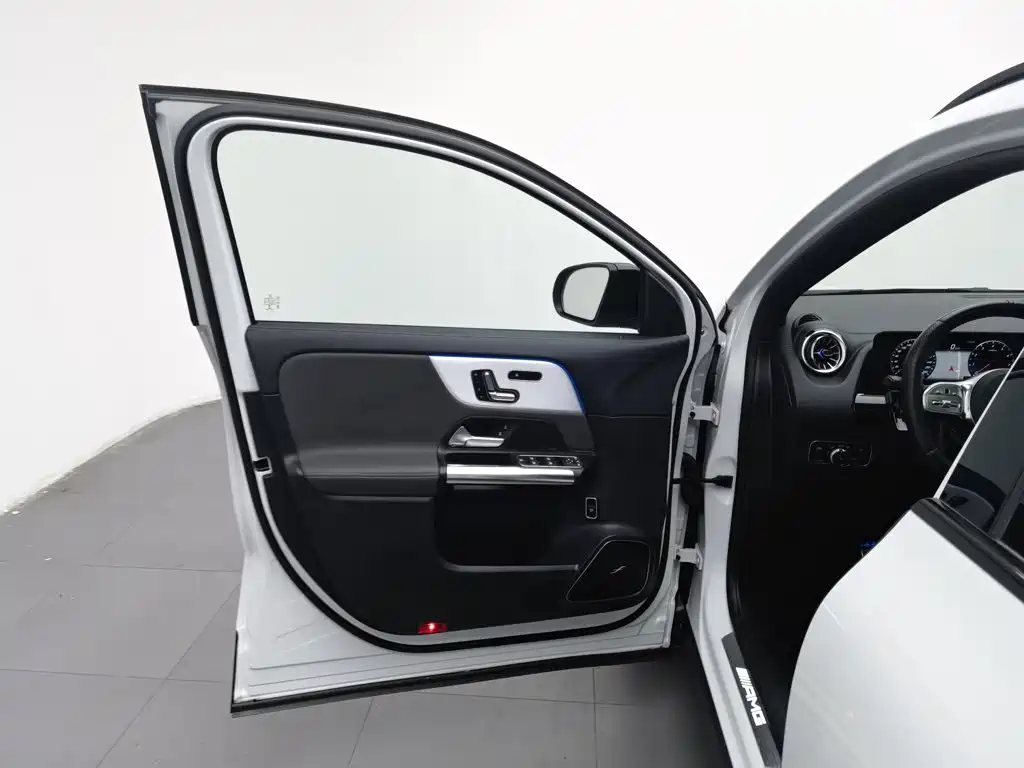 Mercedes-Benz GLA AMG — миниатюра 8