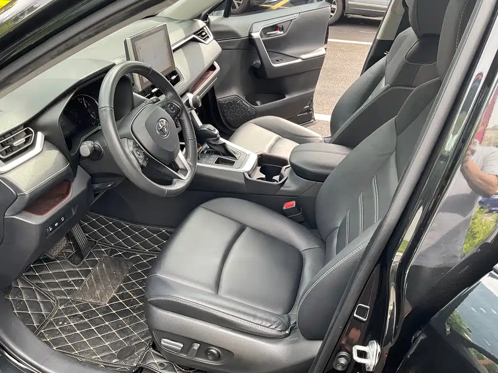 Toyota RAV4 — миниатюра 7