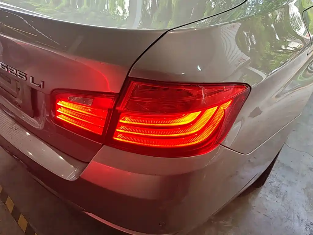BMW 5 Series — миниатюра 8