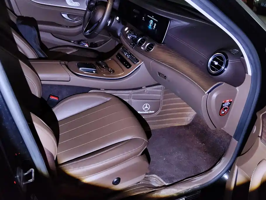 Mercedes-Benz E-Class — миниатюра 8