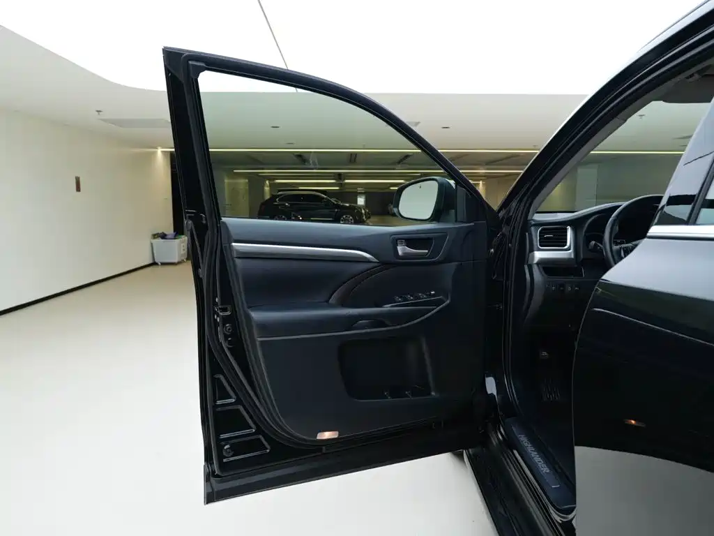 Toyota Highlander — миниатюра 18