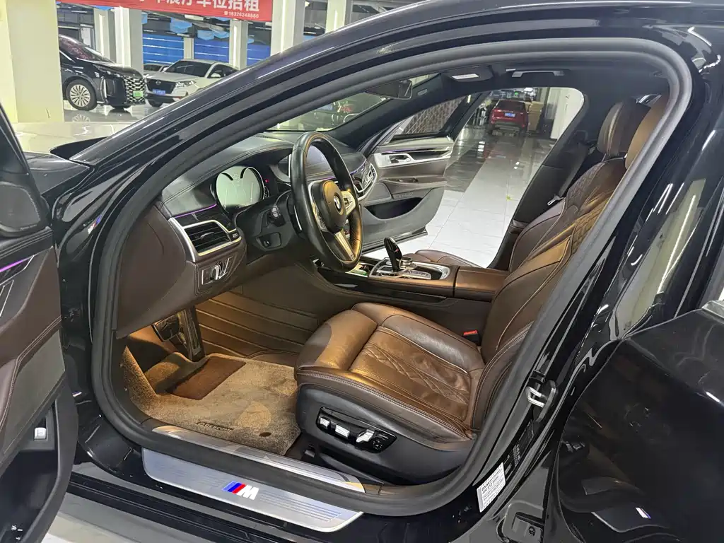 BMW 7 Series — миниатюра 8