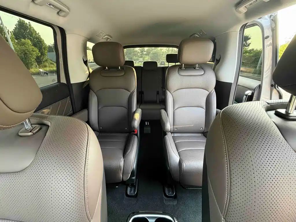 Wuling Xingguang 730 New Energy — миниатюра 13