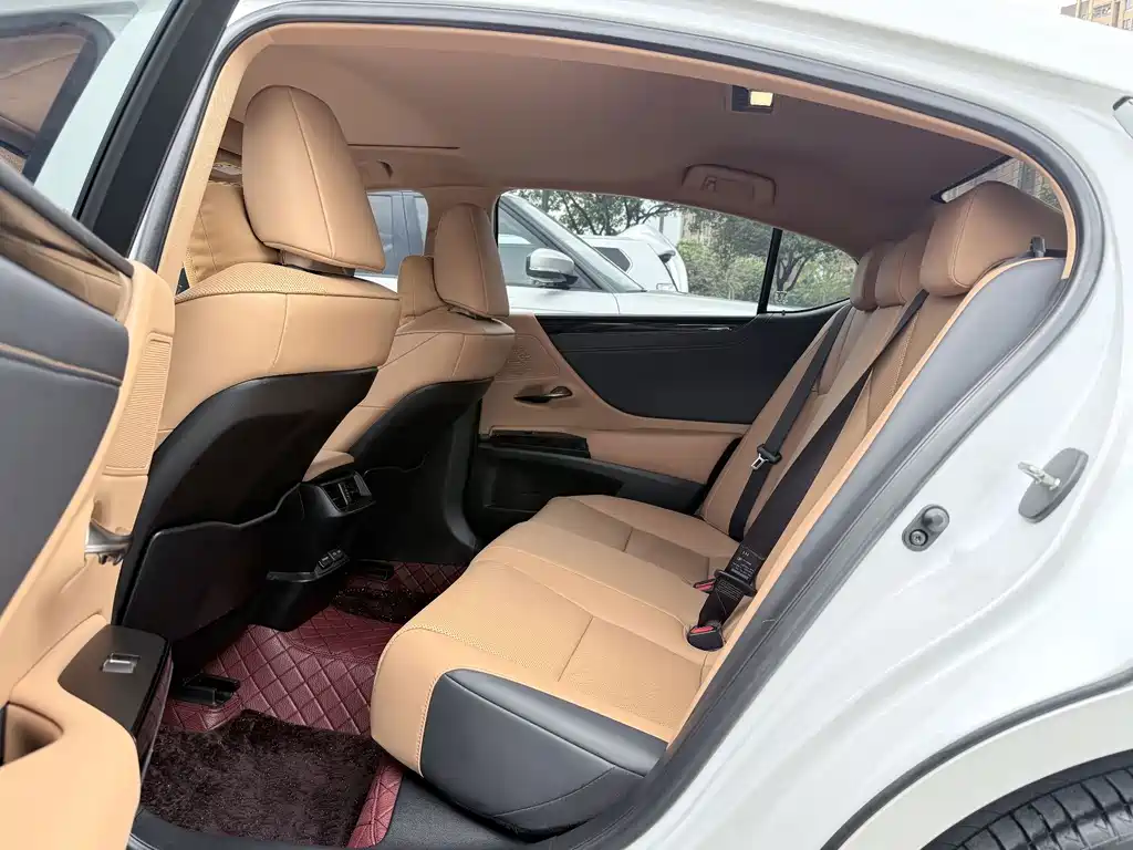 Lexus ES — миниатюра 7