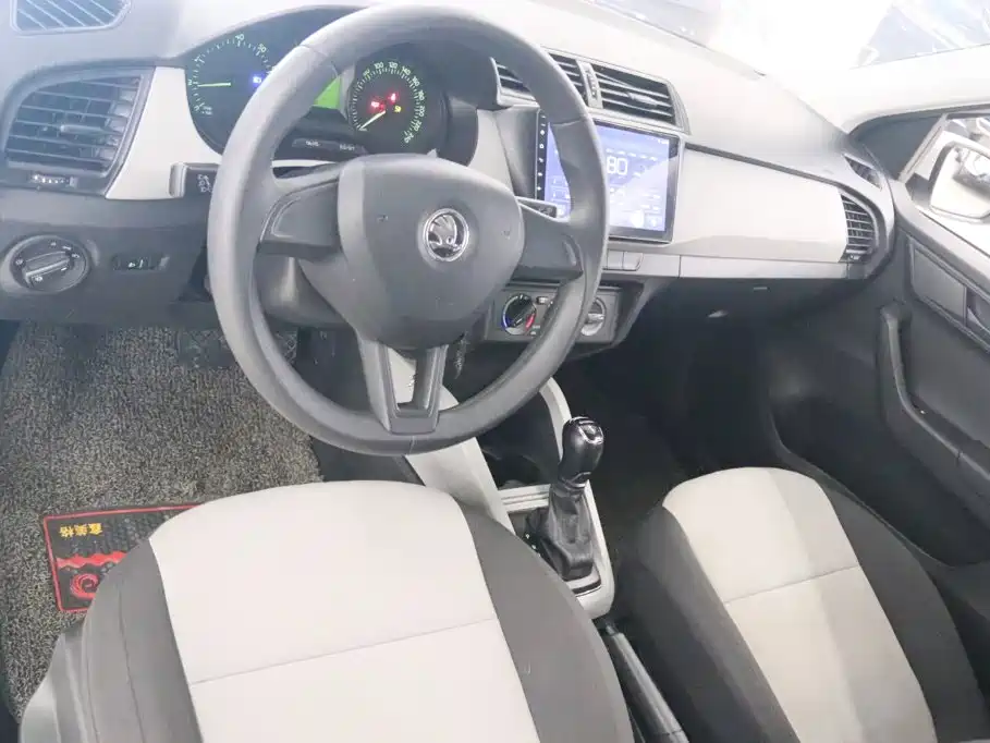 Skoda Fabia — миниатюра 9
