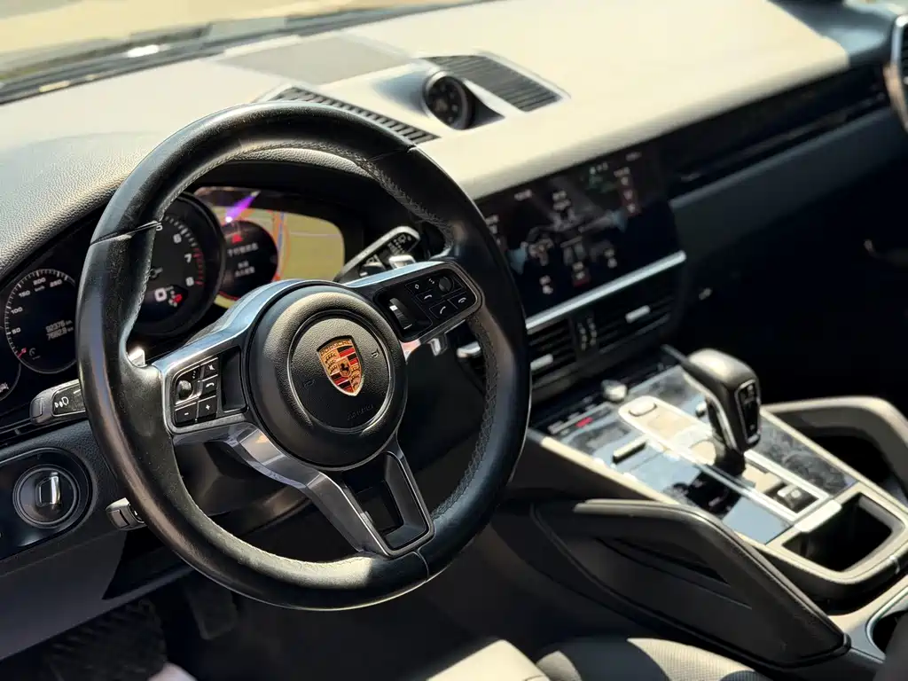 Porsche Cayenne — миниатюра 6