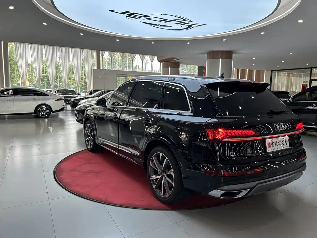 Audi Q7 — миниатюра 7