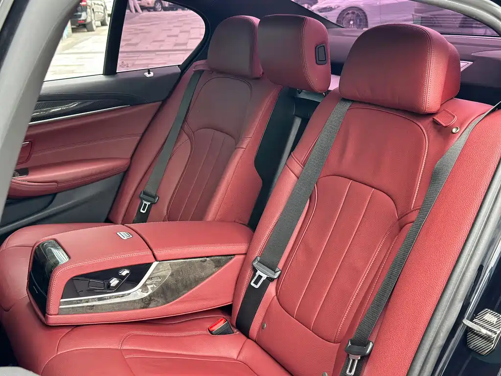 BMW 5 Series — миниатюра 10