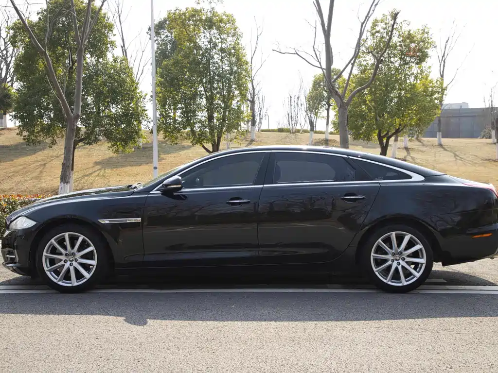 Jaguar XJ — миниатюра 7