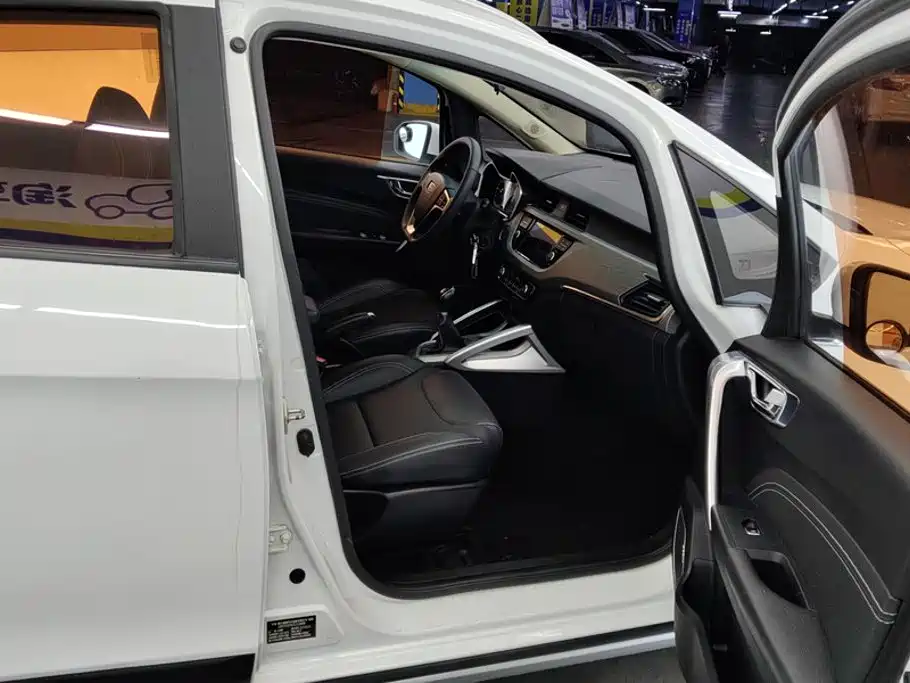 Geely Vision X3 — миниатюра 8