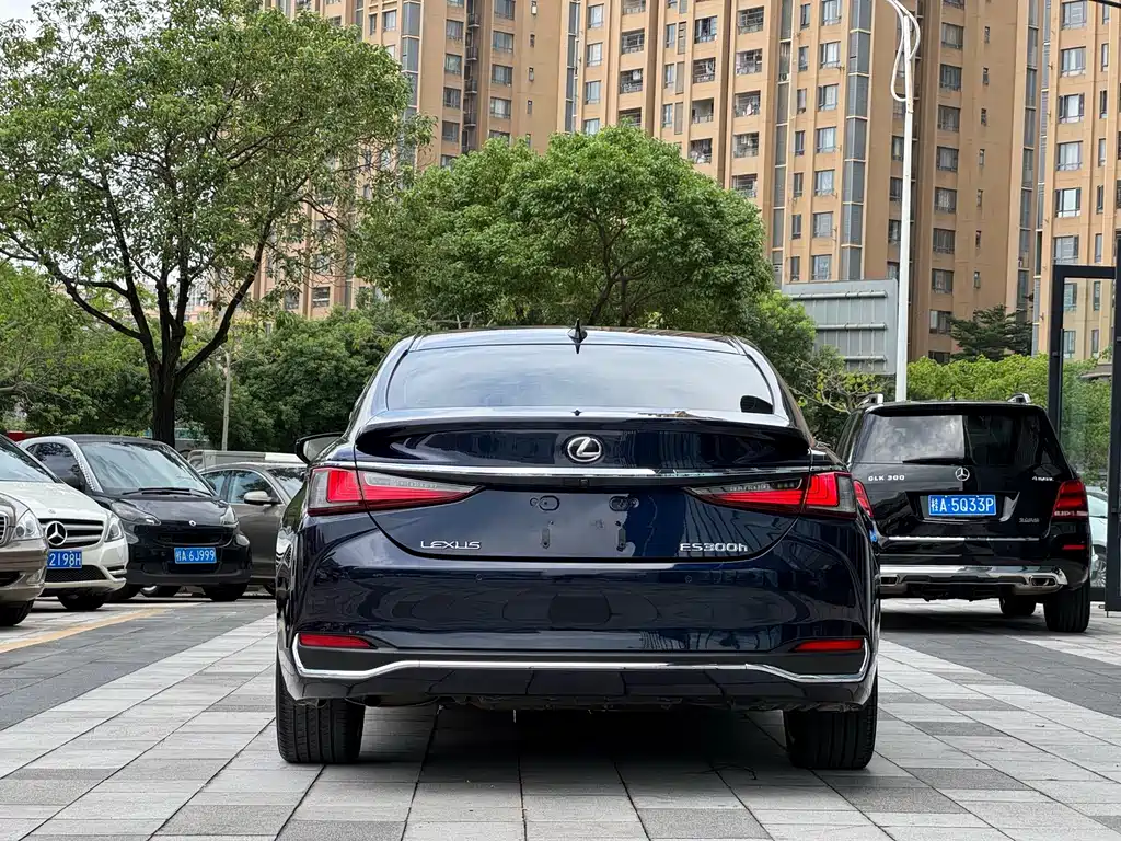 Lexus ES — миниатюра 5
