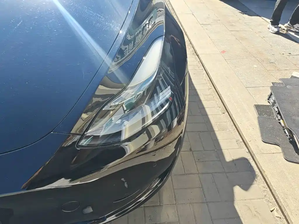Tesla Model Y — миниатюра 24