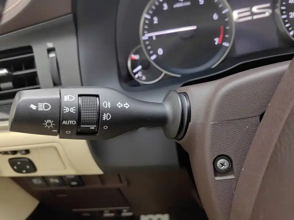 Lexus ES — миниатюра 21