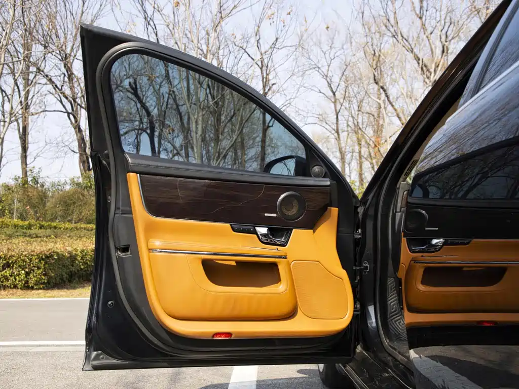 Jaguar XJ — миниатюра 9