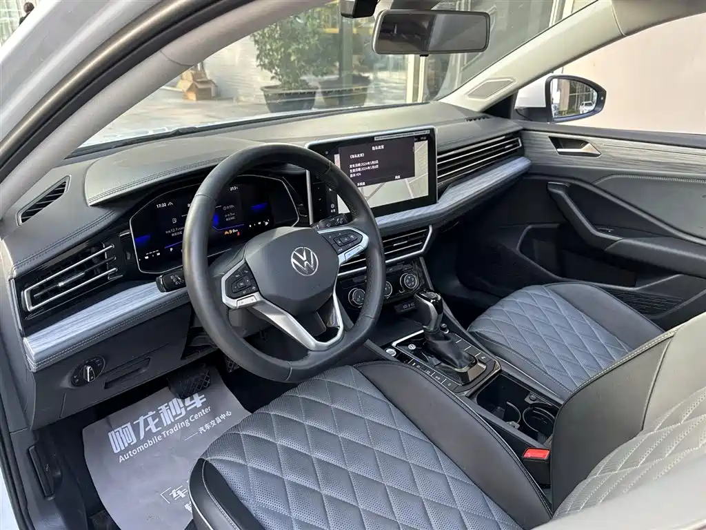 Volkswagen Sagitar 2025 300TSI DSG