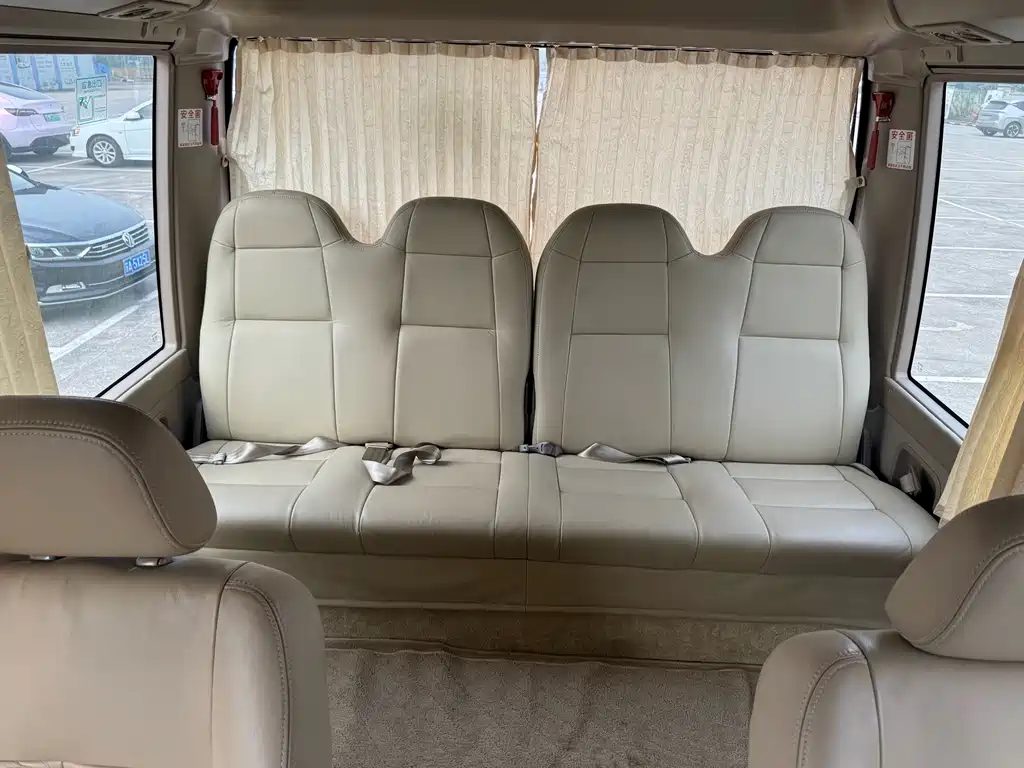 Toyota Coaster — миниатюра 12