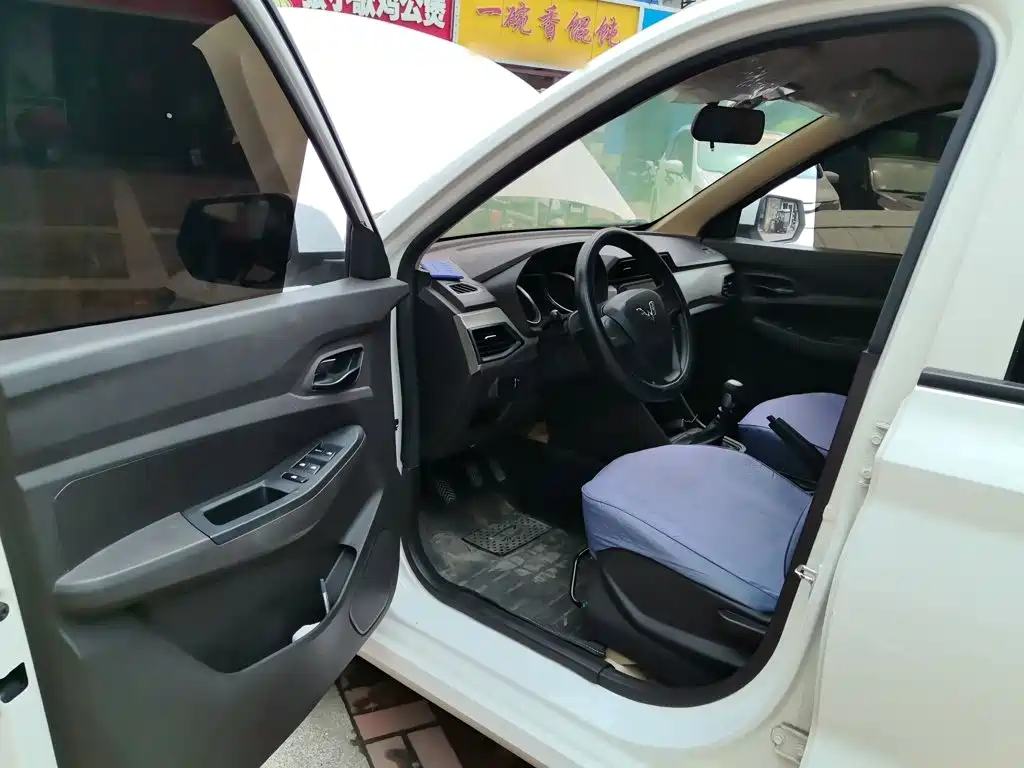 Wuling Hongguang — миниатюра 12