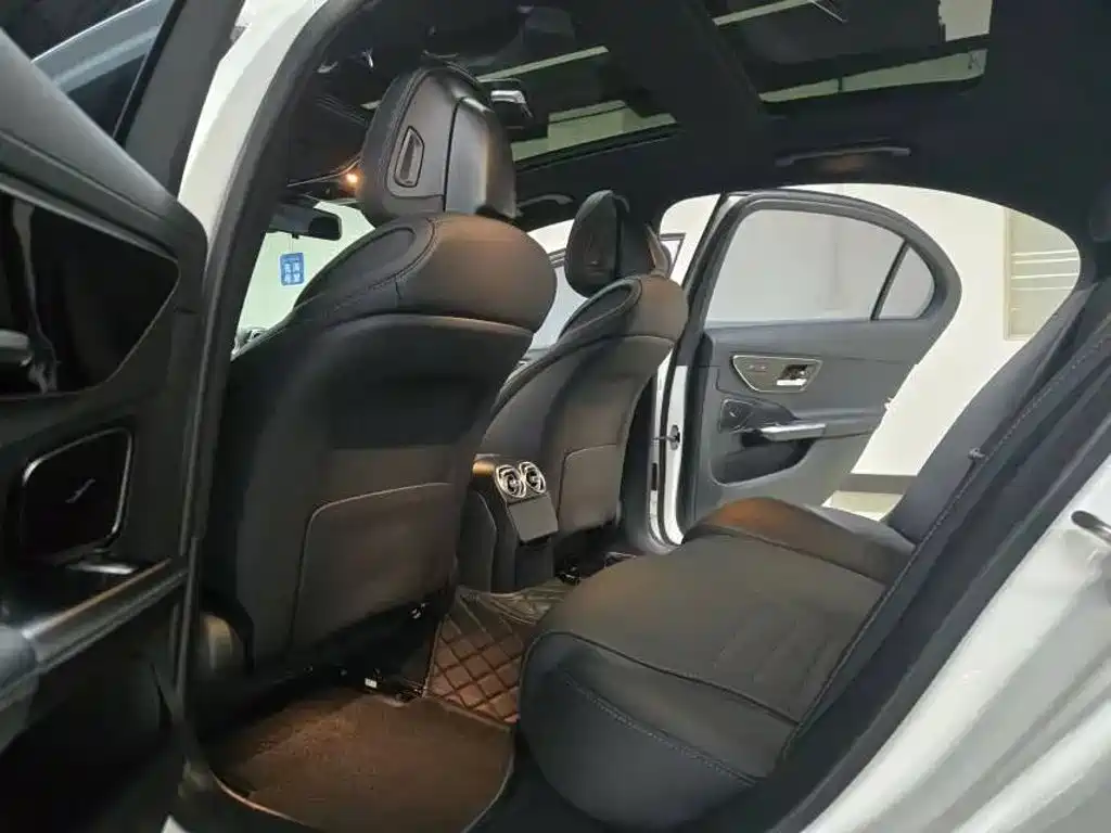 Mercedes-Benz C-Class — миниатюра 9