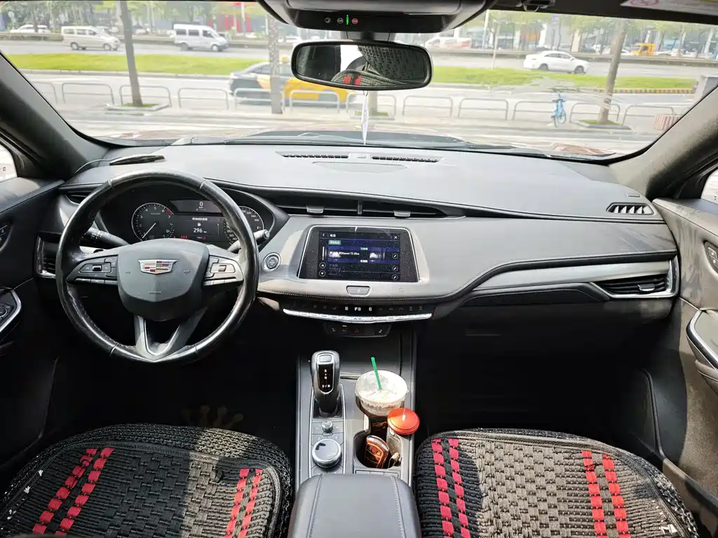 Cadillac XT4 — миниатюра 7
