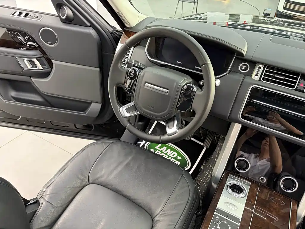 Land Rover Range Rover — миниатюра 8