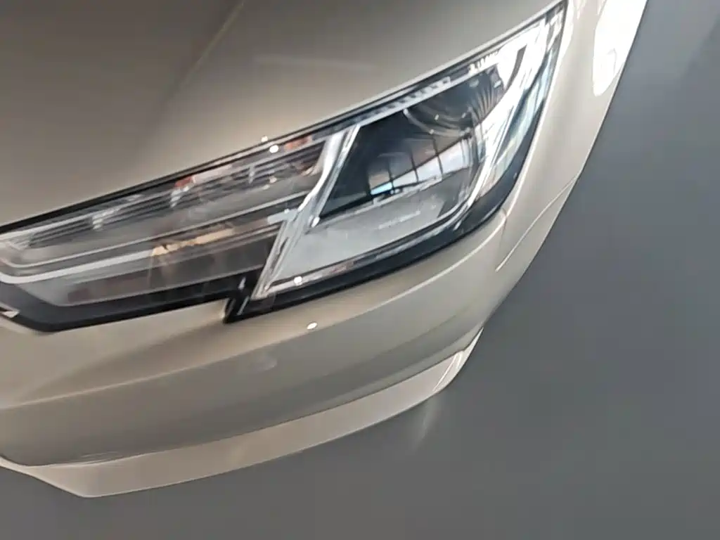 Audi A4L — миниатюра 24