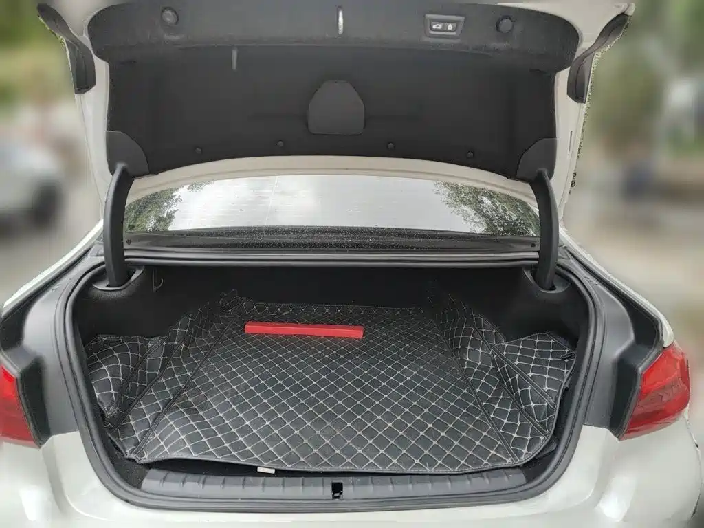BMW 5 Series New Energy — миниатюра 10
