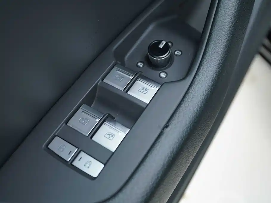 Audi A6L — миниатюра 10