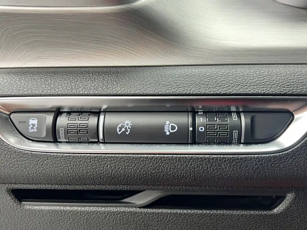 Geely Binyue — миниатюра 16
