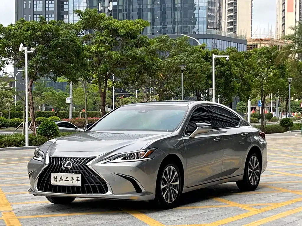 Lexus ES 2024