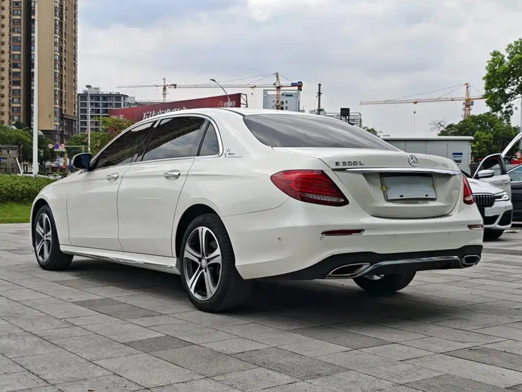 Mercedes-Benz E-Class — миниатюра 11
