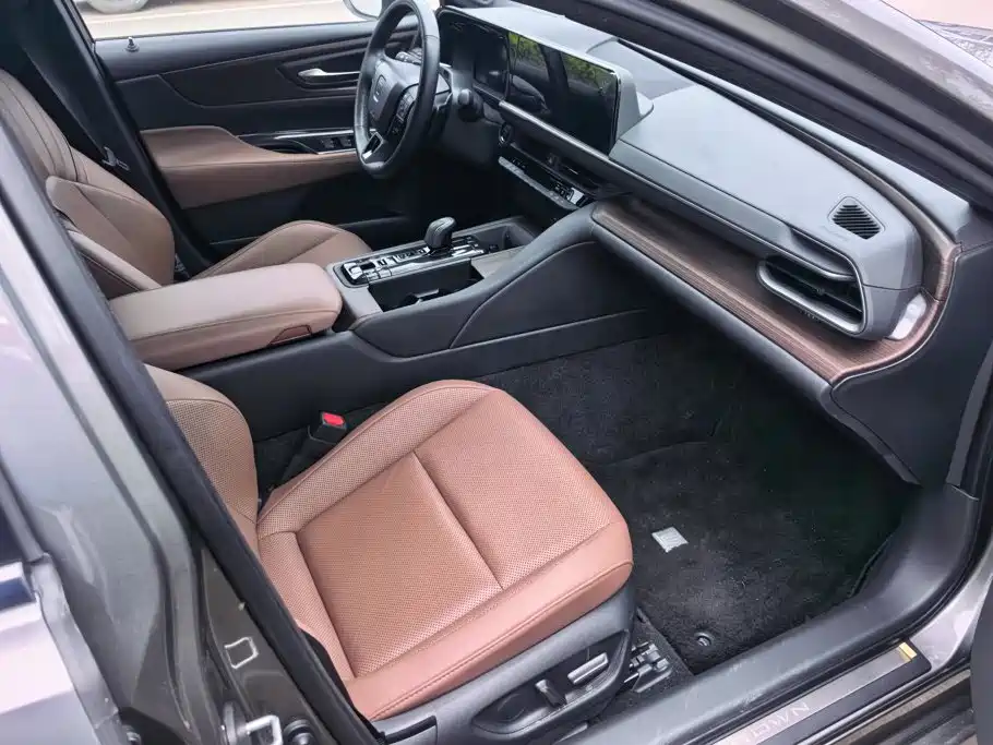 Toyota Crown (Import) — миниатюра 8