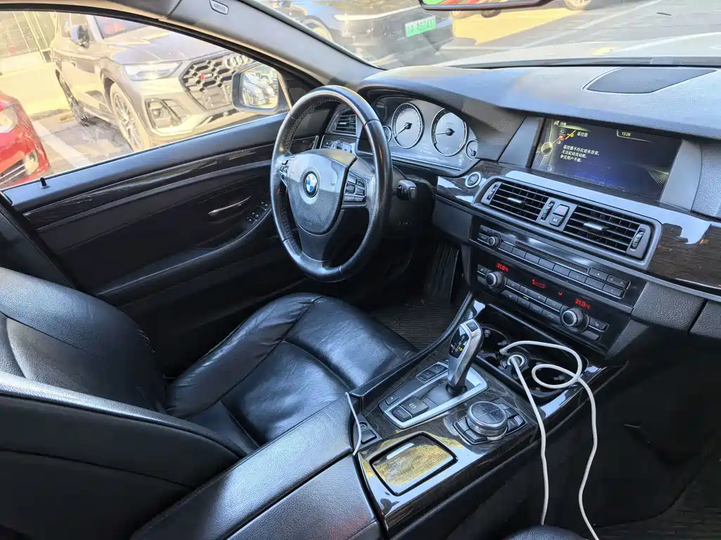 BMW 5 Series — миниатюра 10