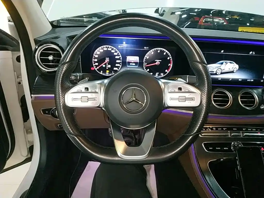 Mercedes-Benz E-Class — миниатюра 11