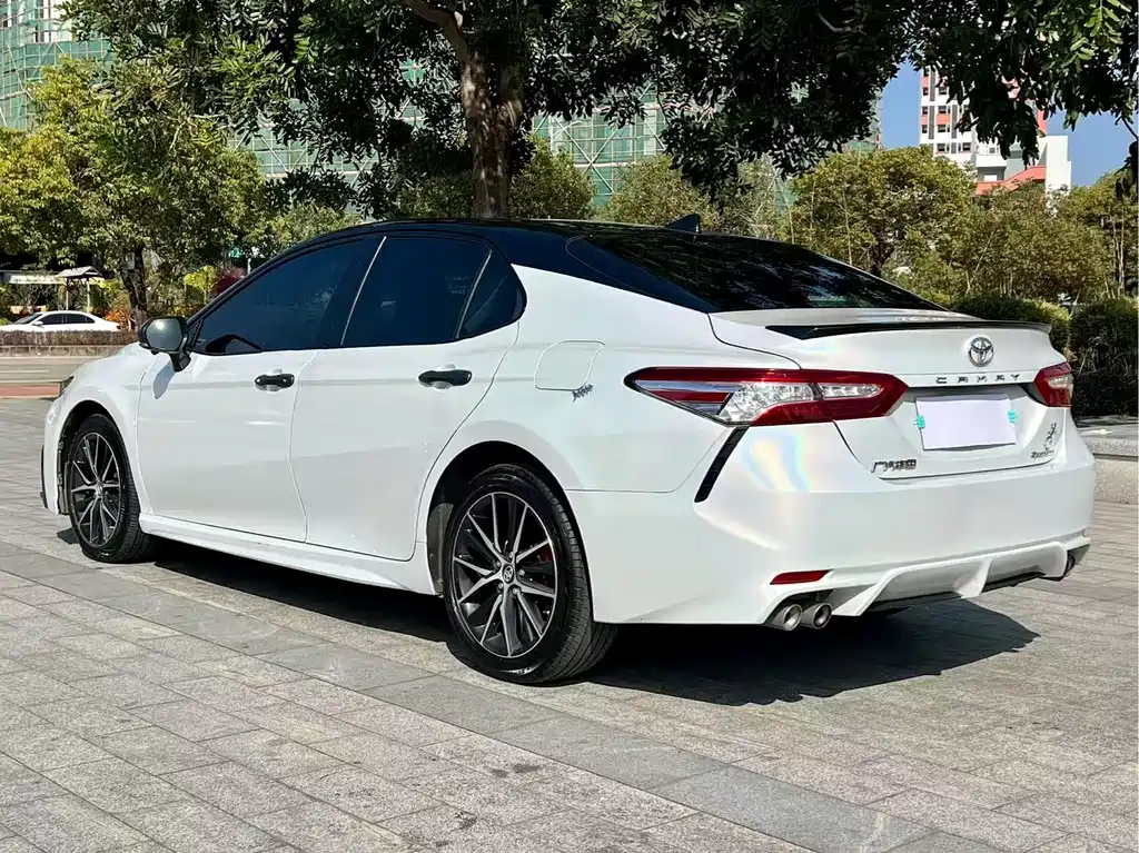TOYOTA CAMRY