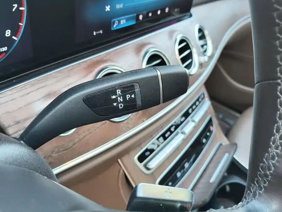 Mercedes-Benz E-Class — миниатюра 16