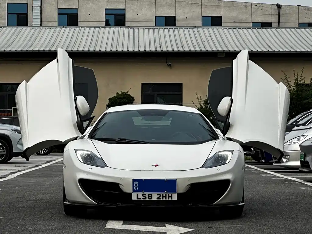 McLaren 12C 2013 3.8T COUPE