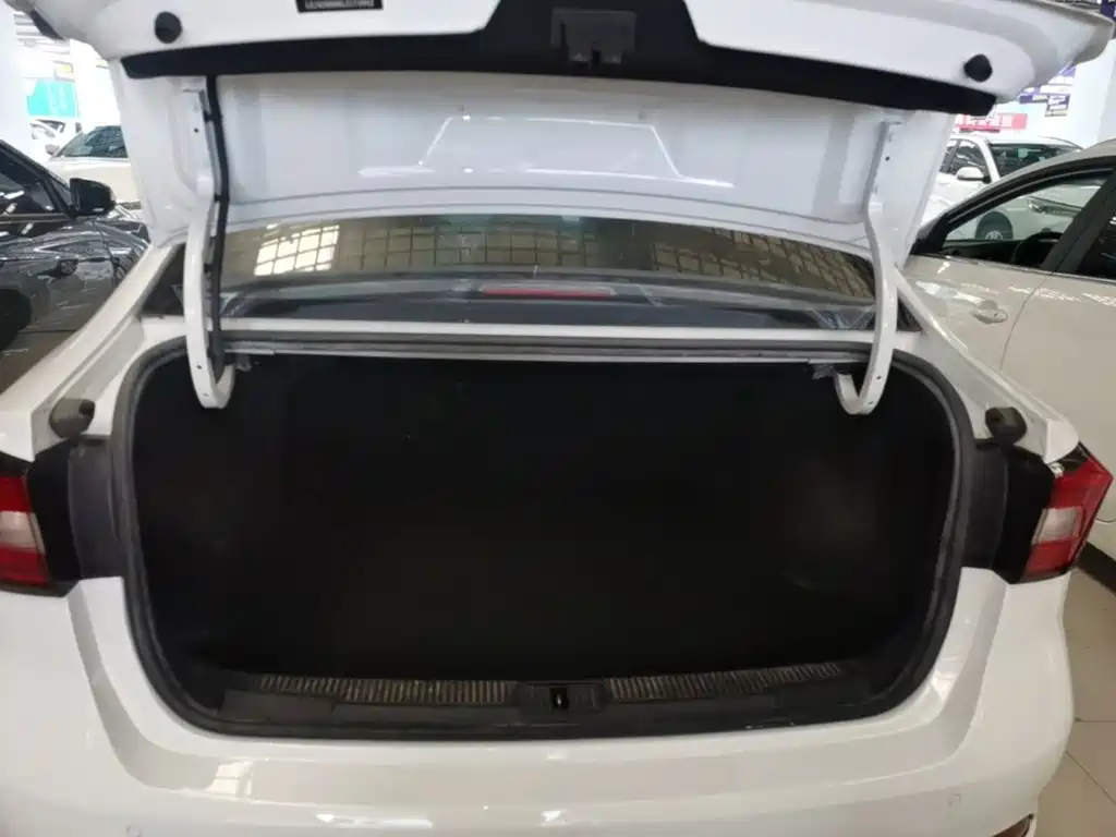 Roewe i5 — миниатюра 19