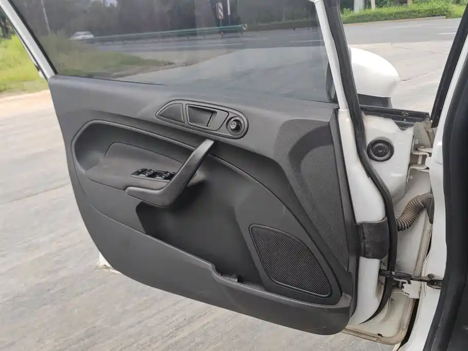 Ford Fiesta — миниатюра 7