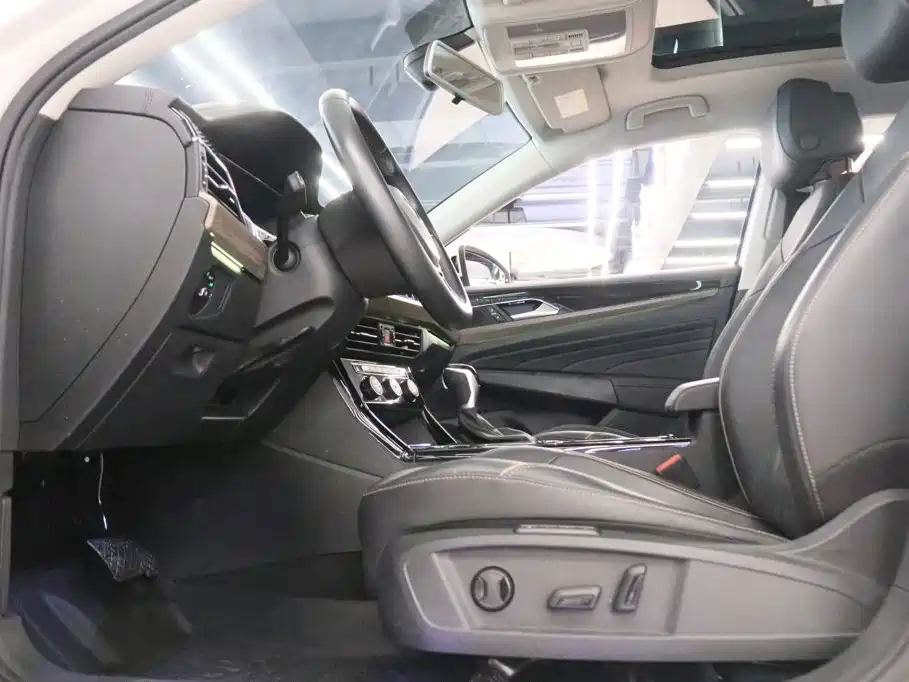Volkswagen Passat PHEV — миниатюра 14