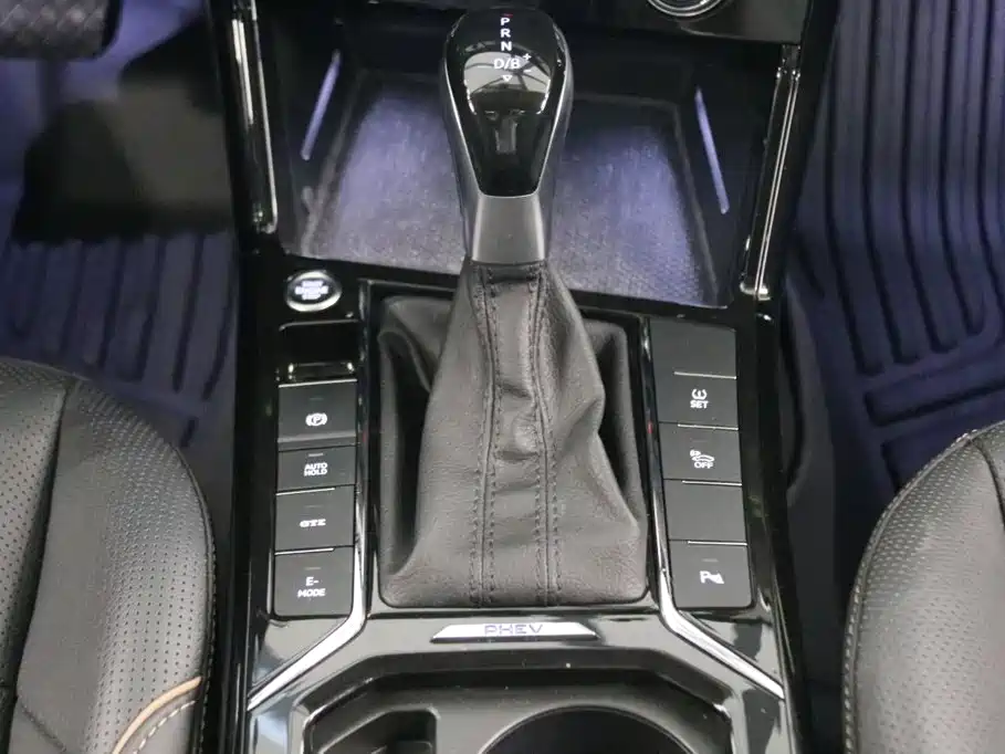 Volkswagen Passat PHEV — миниатюра 10