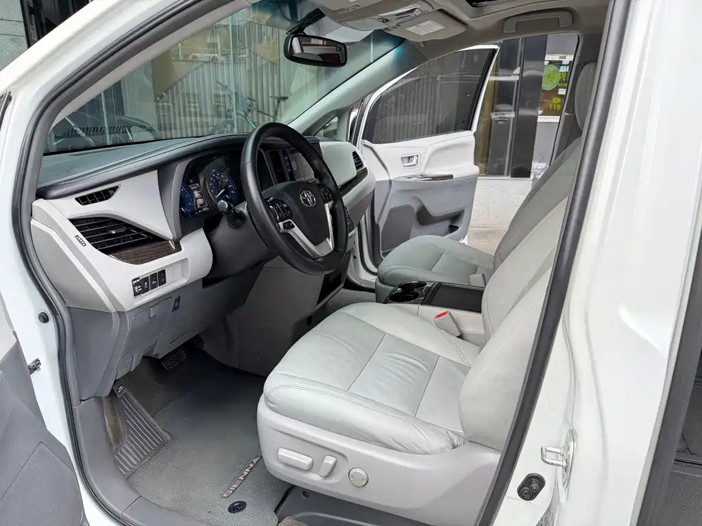 Toyota Sienna — миниатюра 8