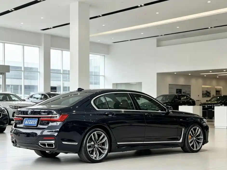 BMW 7 Series — миниатюра 9