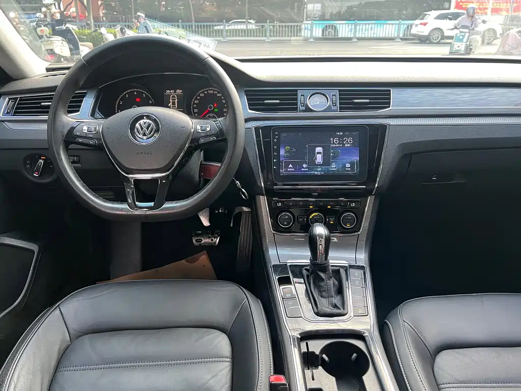 Volkswagen Passat — миниатюра 11