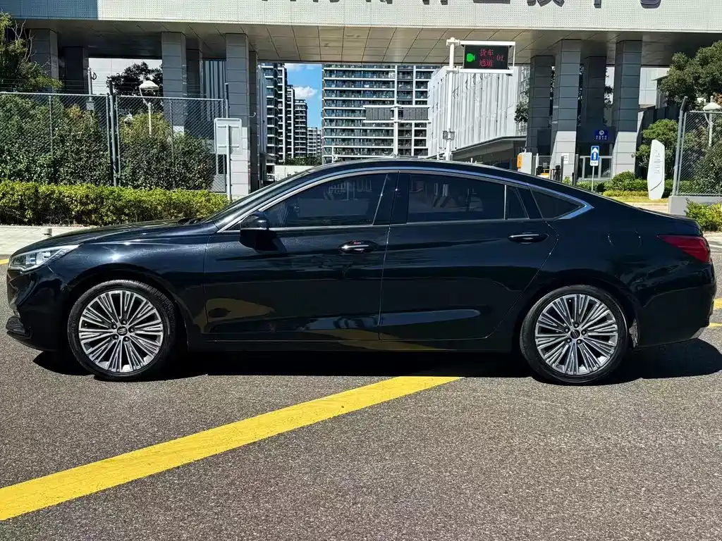 RED FLAG HONGQI H5