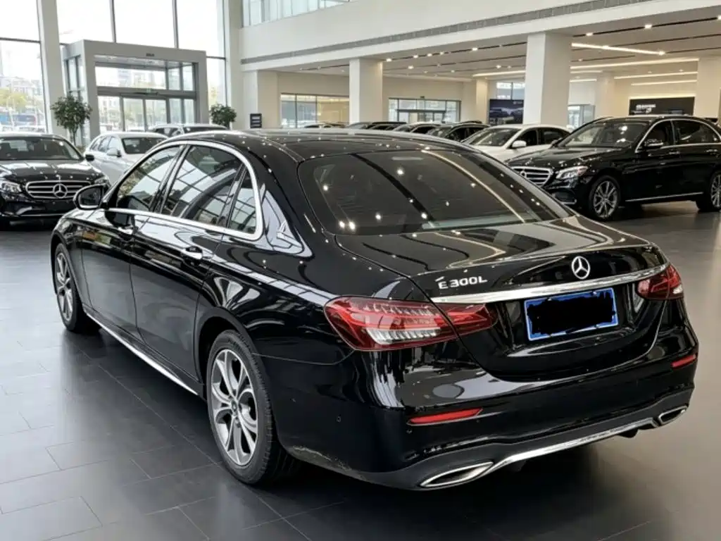 Mercedes-Benz E-Class — миниатюра 6