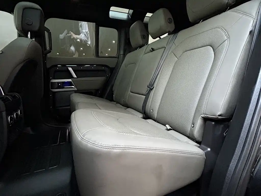Land Rover Defender — миниатюра 16